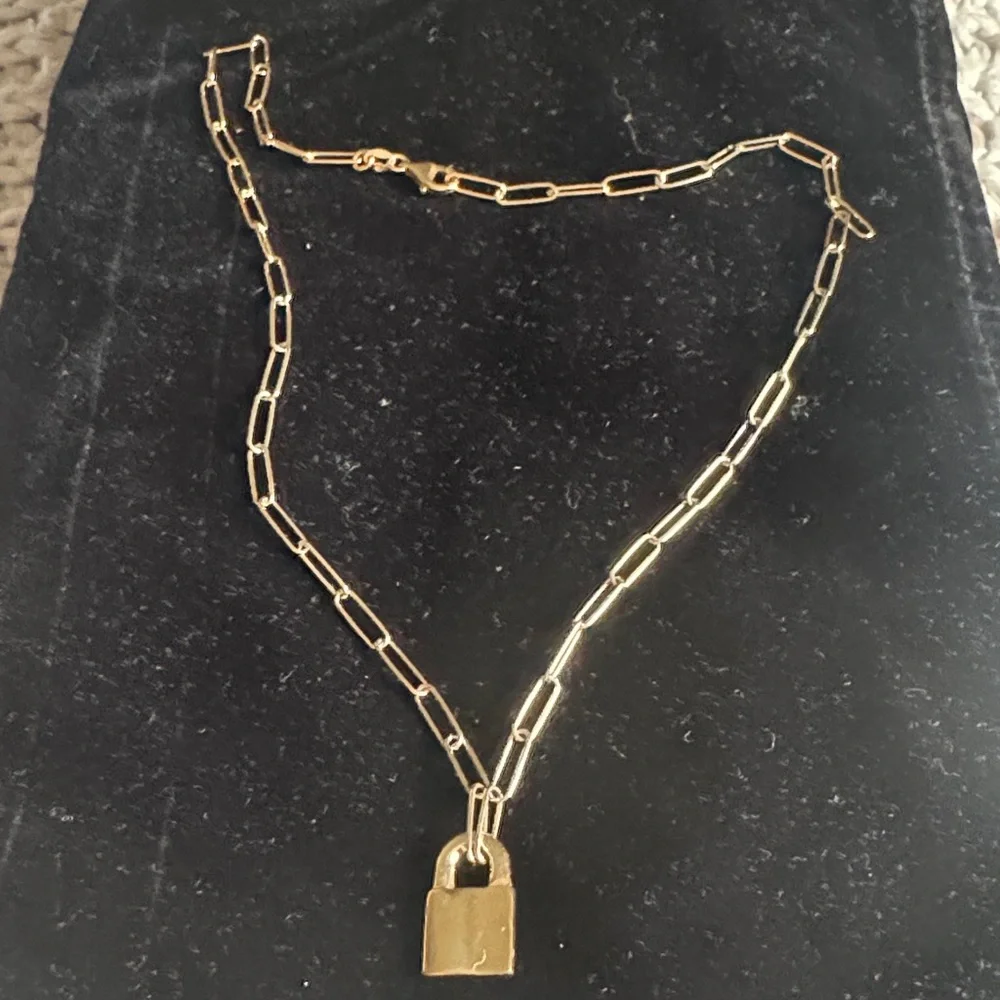Padlock Paperclip Link Pendant‎ 18